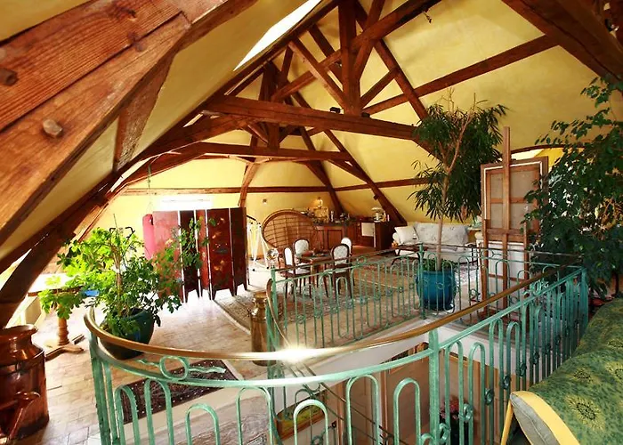 Couette-café Le Domaine Du Lieu Athan ,réservé Aux Adultes 4*