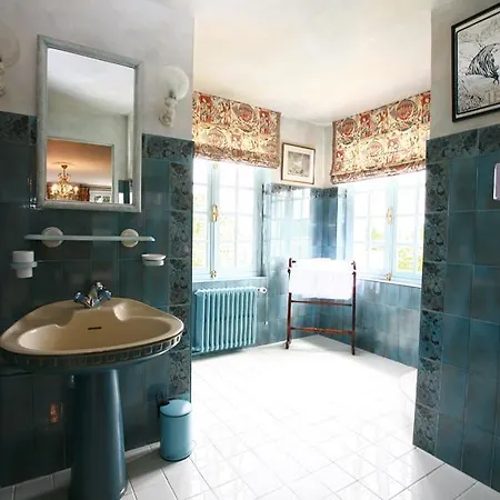 Le Domaine Du Lieu Athan ,reserve Aux Adultes B&B