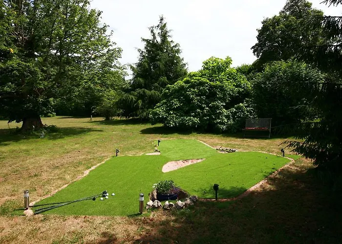 Le Domaine Du Lieu Athan ,reserve Aux Adultes Nocleg ze śniadaniem 4*