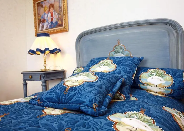 Nocleg ze śniadaniem Le Domaine Du Lieu Athan ,reserve Aux Adultes 4*