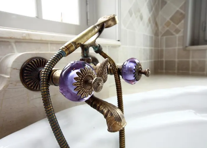 Nocleg ze śniadaniem Le Domaine Du Lieu Athan ,reserve Aux Adultes